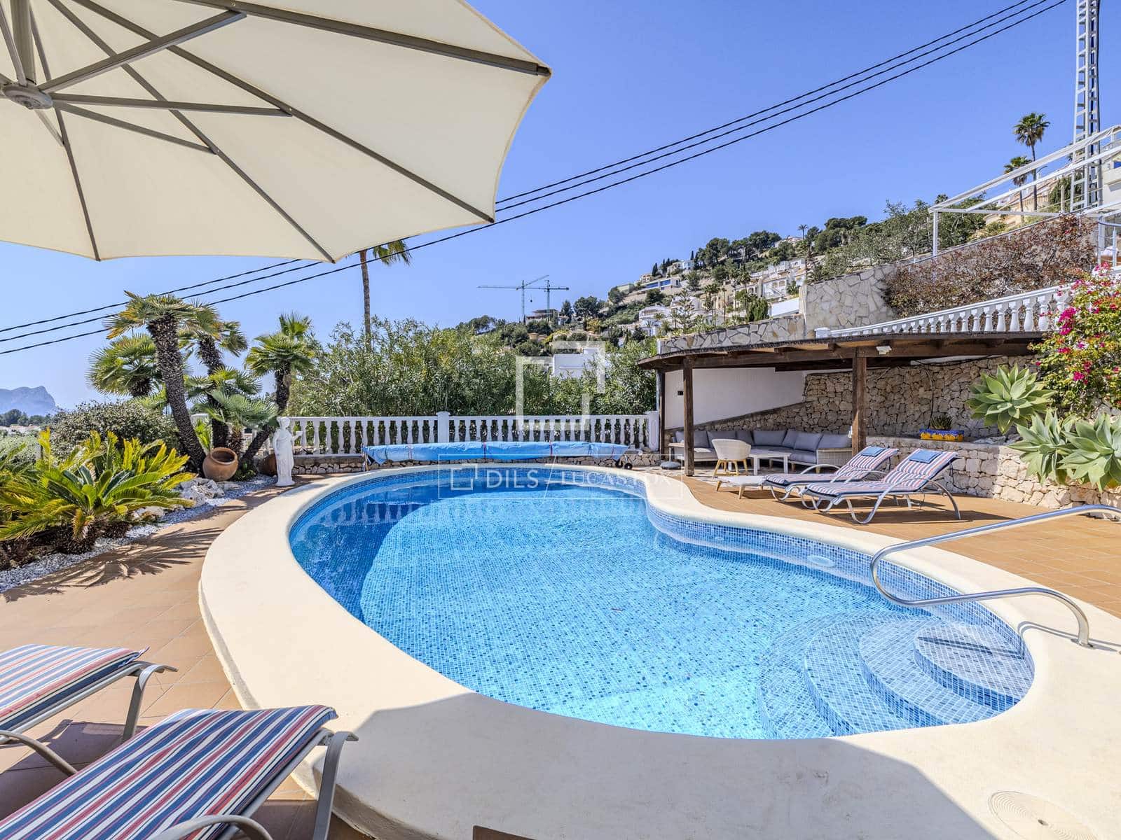 4 makuuhuone Huvila myytävänä paikassa Moraira mukana uima-altaan 
autotalli - 1 295 000 € (Ref: 9745140)