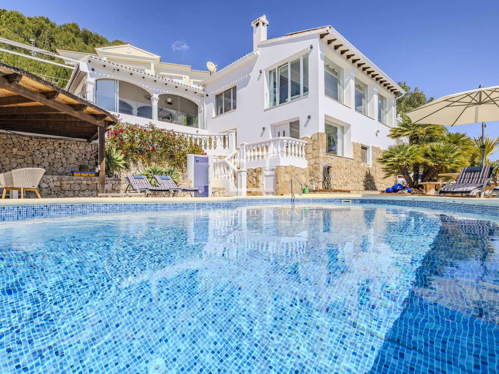 4 makuuhuone Huvila myytävänä paikassa Moraira mukana uima-altaan 
autotalli - 1 295 000 € (Ref: 9745140)