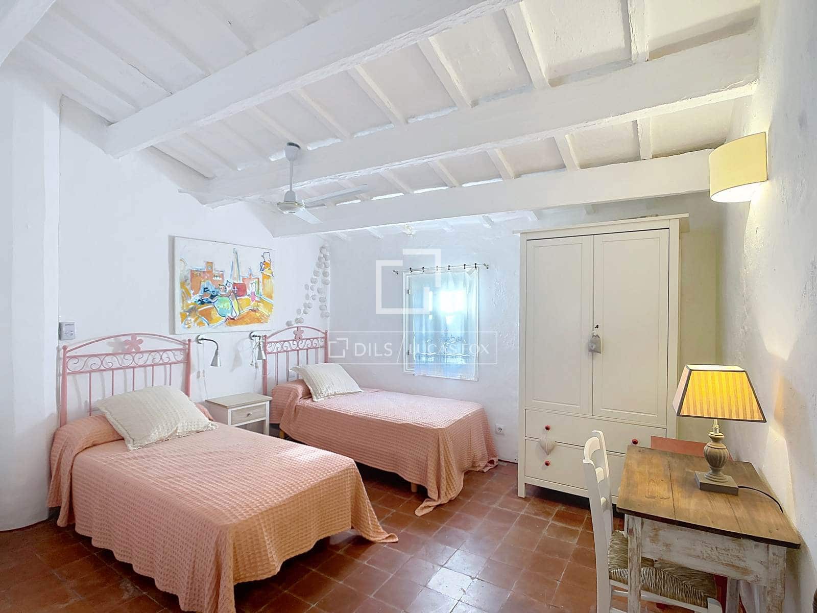 3 bedroom Villa for sale in Ciutadella de Menorca - € 770,000 (Ref: 9747067)