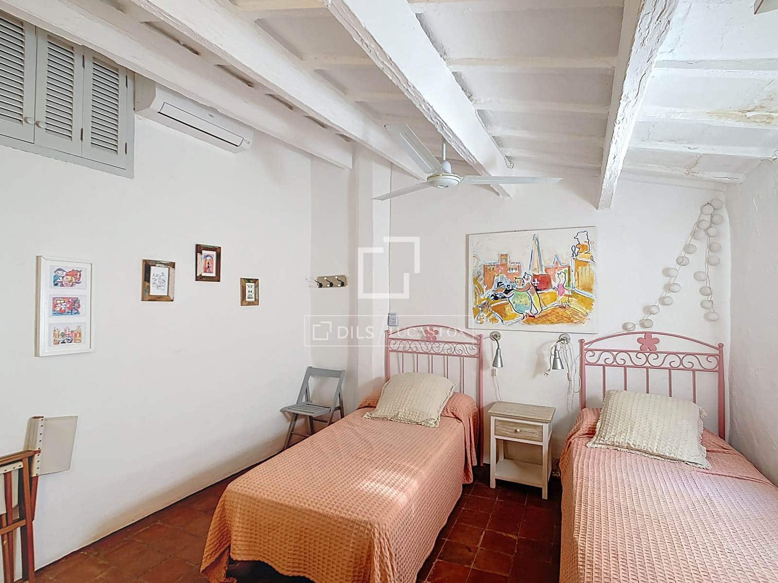 3 bedroom Villa for sale in Ciutadella de Menorca - € 770,000 (Ref: 9747067)