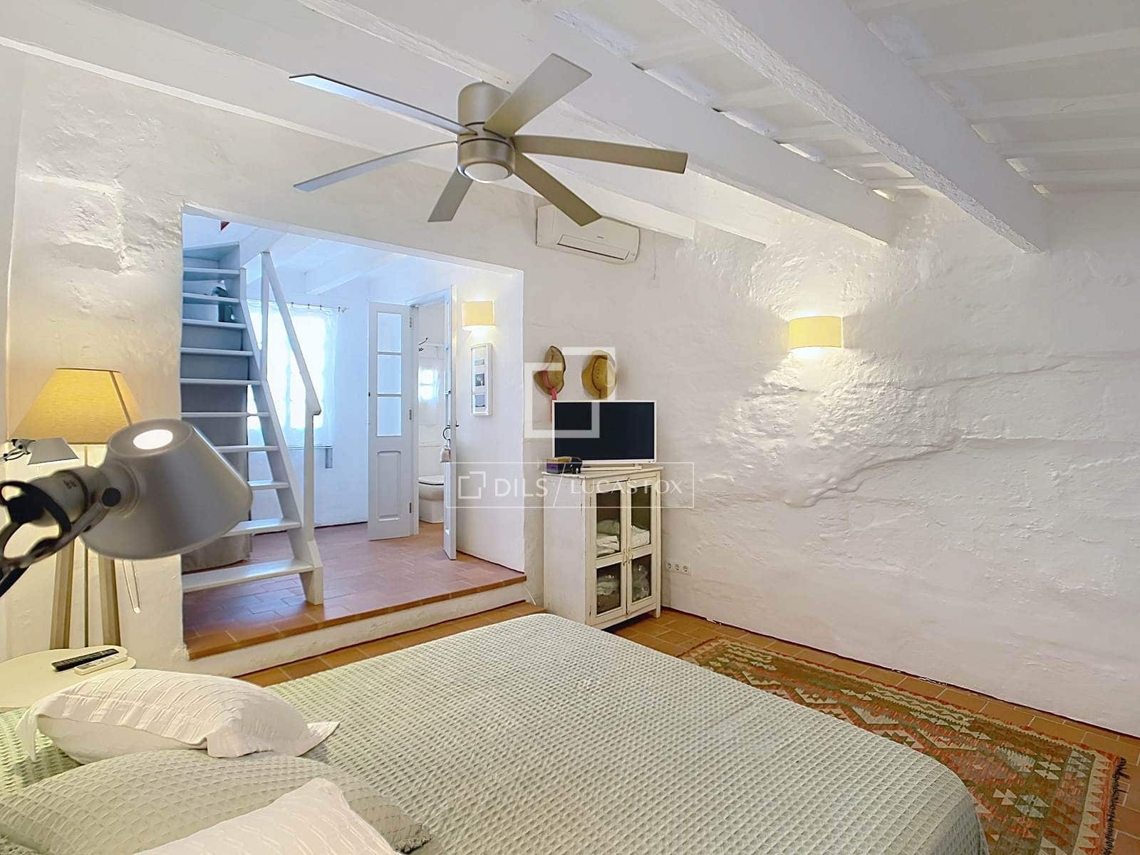 3 bedroom Villa for sale in Ciutadella de Menorca - € 770,000 (Ref: 9747067)