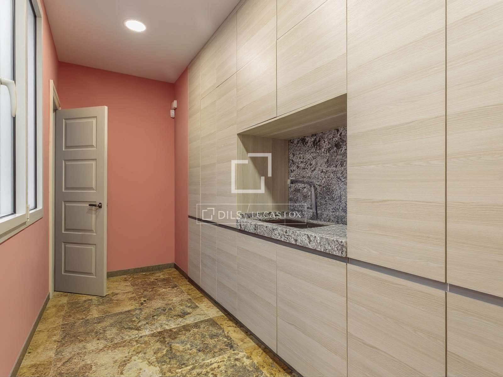 2 bedroom Apartment for sale in Madrid city with garage - € 5,500,000 (Ref: 9748353)