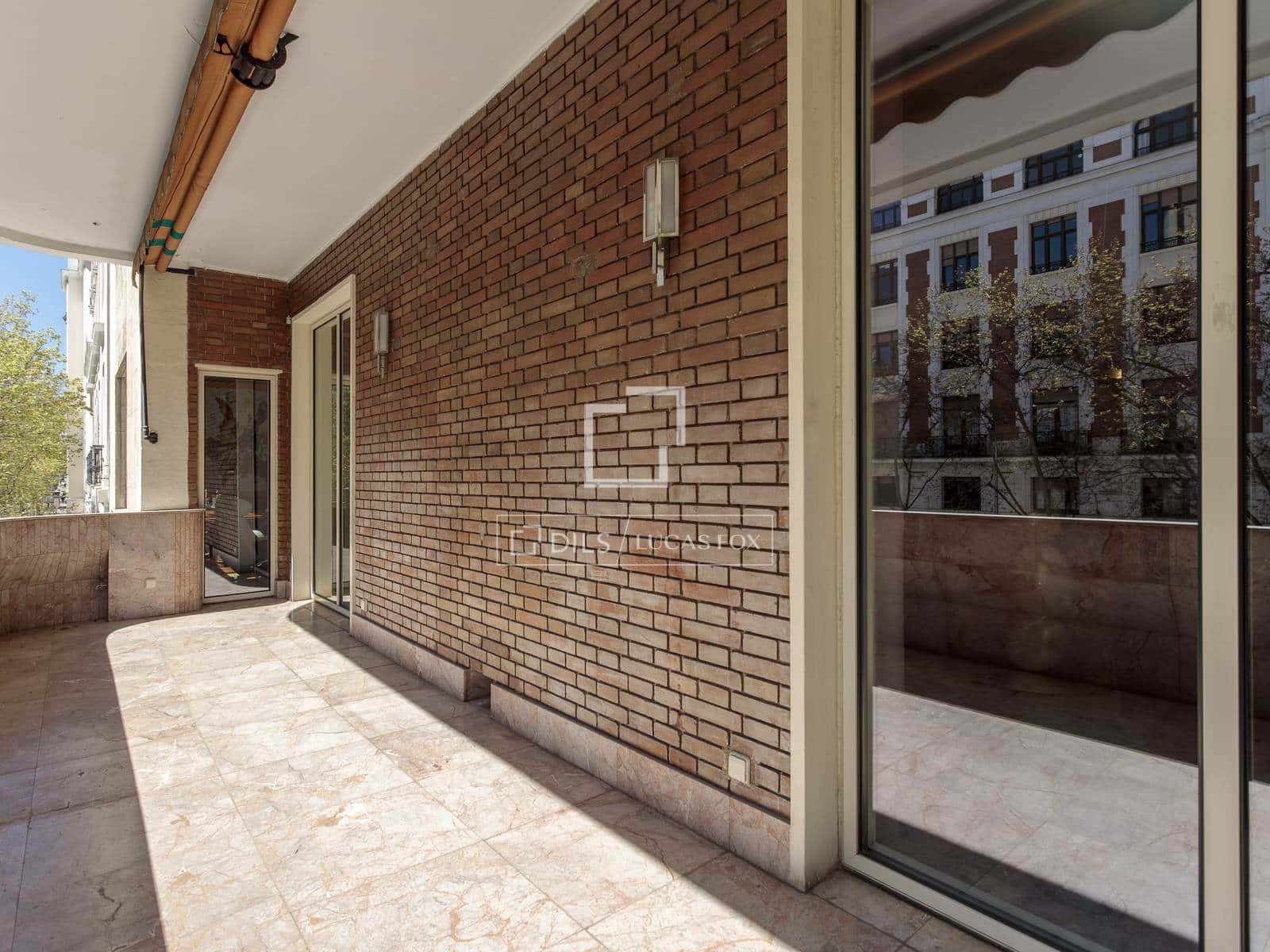 2 bedroom Apartment for sale in Madrid city with garage - € 5,500,000 (Ref: 9748353)