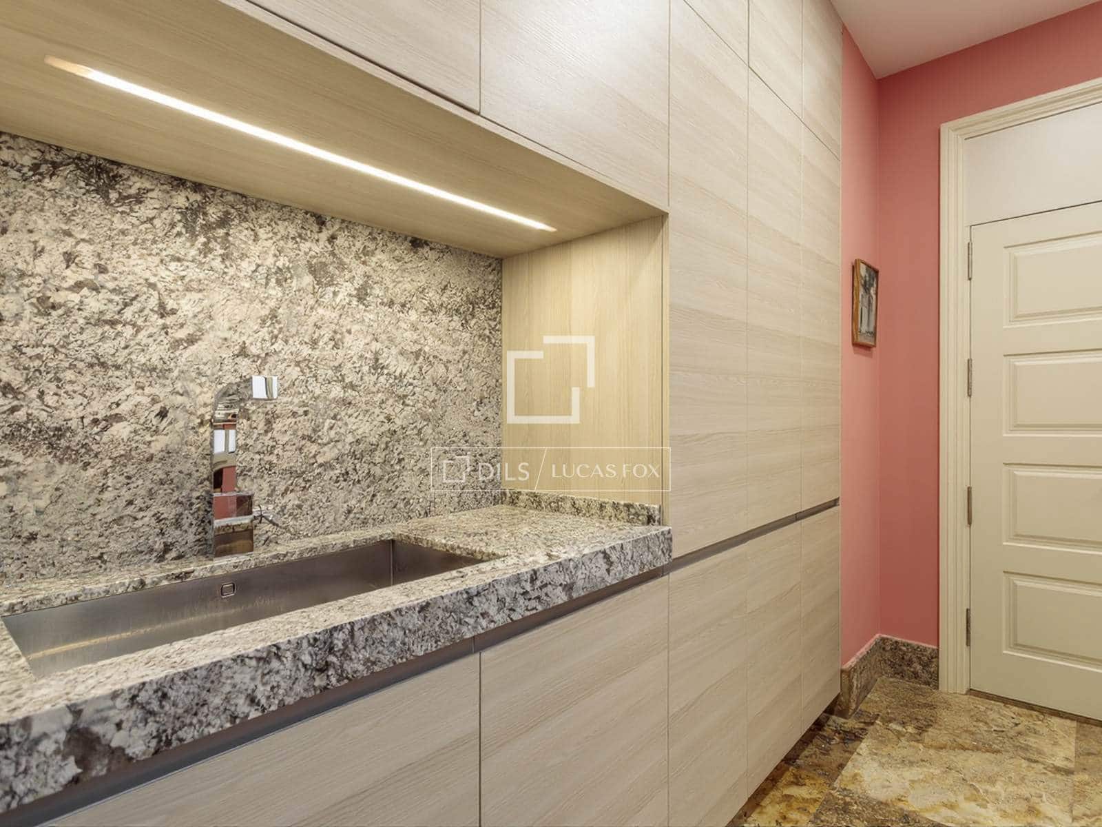 2 bedroom Apartment for sale in Madrid city with garage - € 5,500,000 (Ref: 9748353)