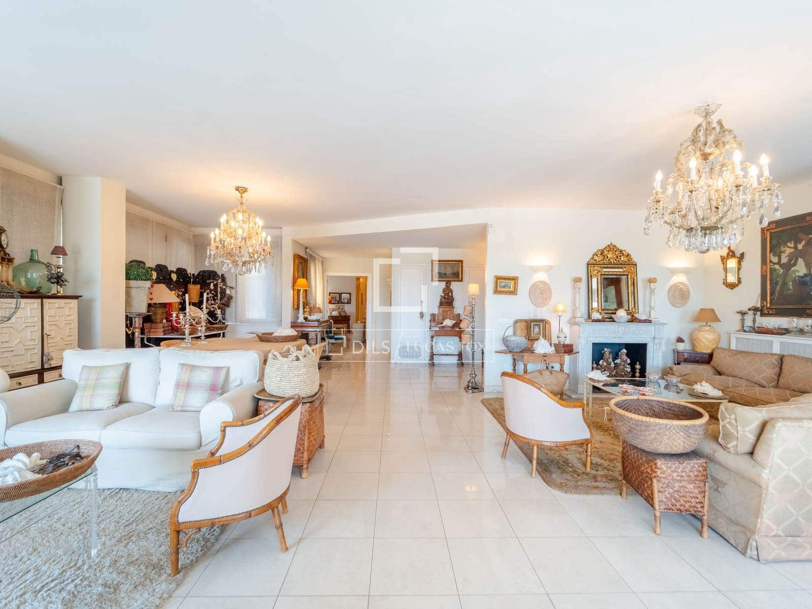 4 Zimmer Apartment zu verkaufen in Valencia Stadt mit Garage - 1.900.000 € (Ref: 9749286)