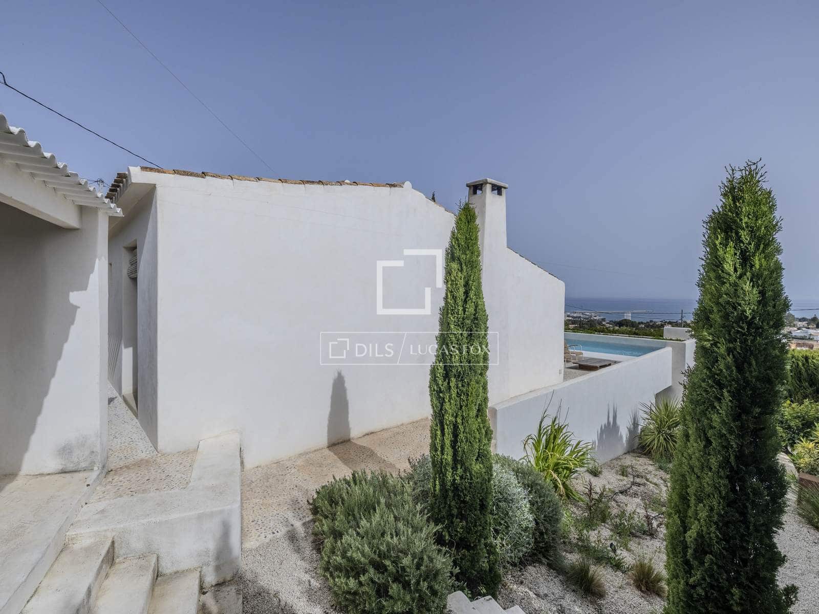 3 bedroom Villa for sale in Denia with pool garage - € 799,000 (Ref: 9752459)