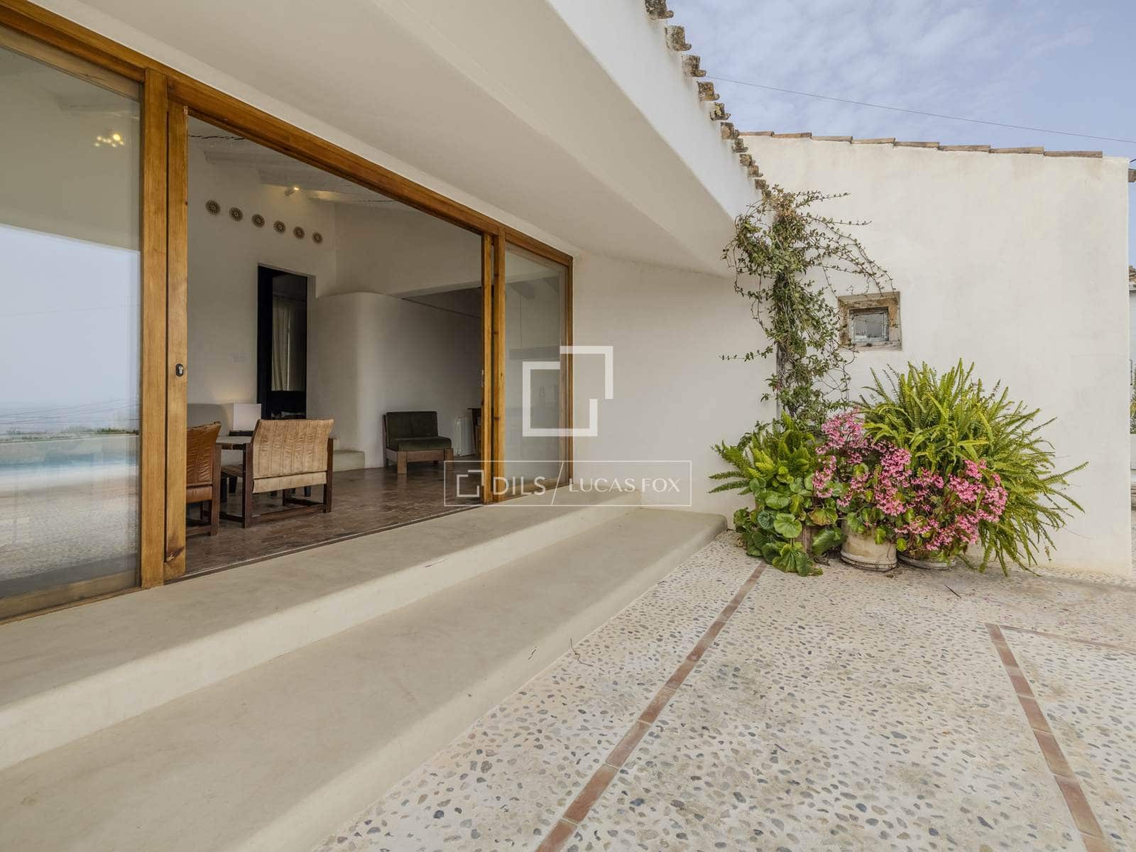 3 bedroom Villa for sale in Denia with pool garage - € 799,000 (Ref: 9752459)