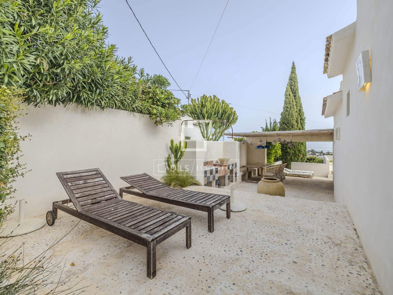 3 bedroom Villa for sale in Denia with pool garage - € 799,000 (Ref: 9752459)