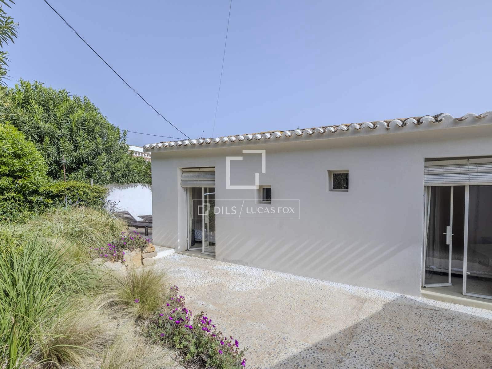 3 bedroom Villa for sale in Denia with pool garage - € 799,000 (Ref: 9752459)