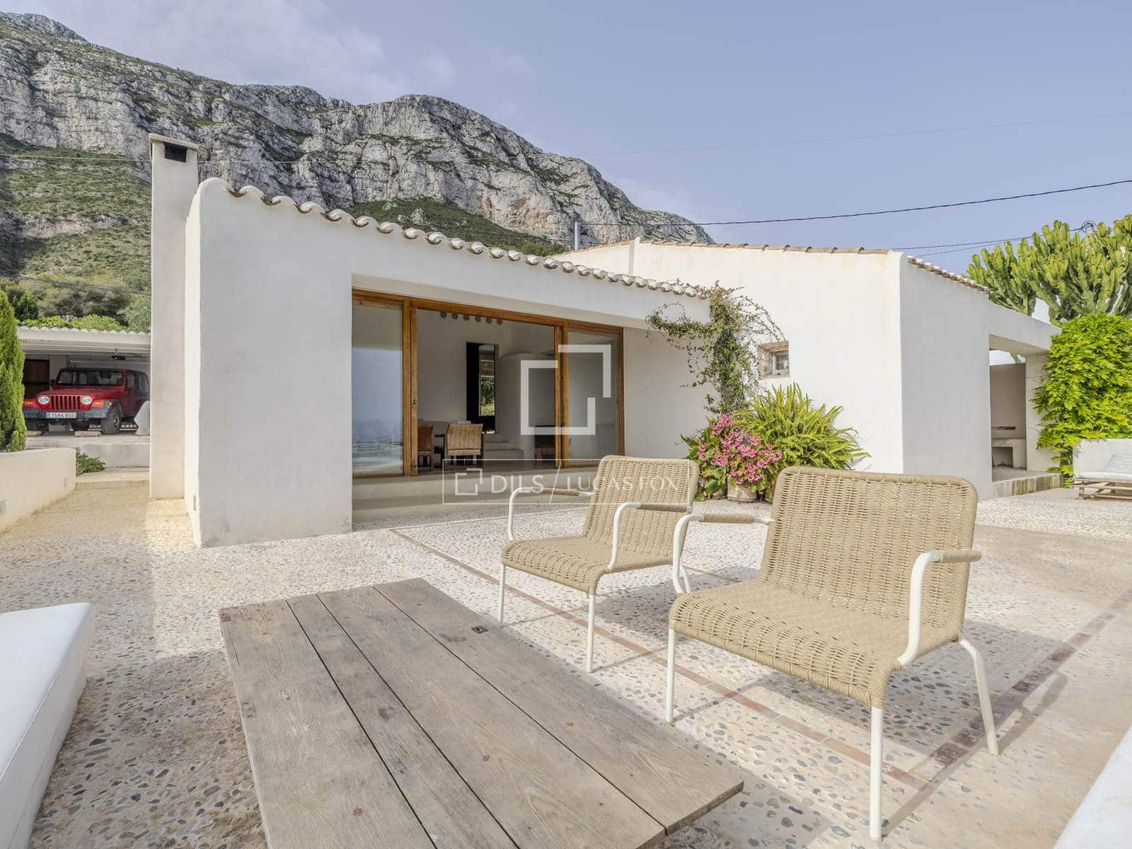 3 bedroom Villa for sale in Denia with pool garage - € 799,000 (Ref: 9752459)