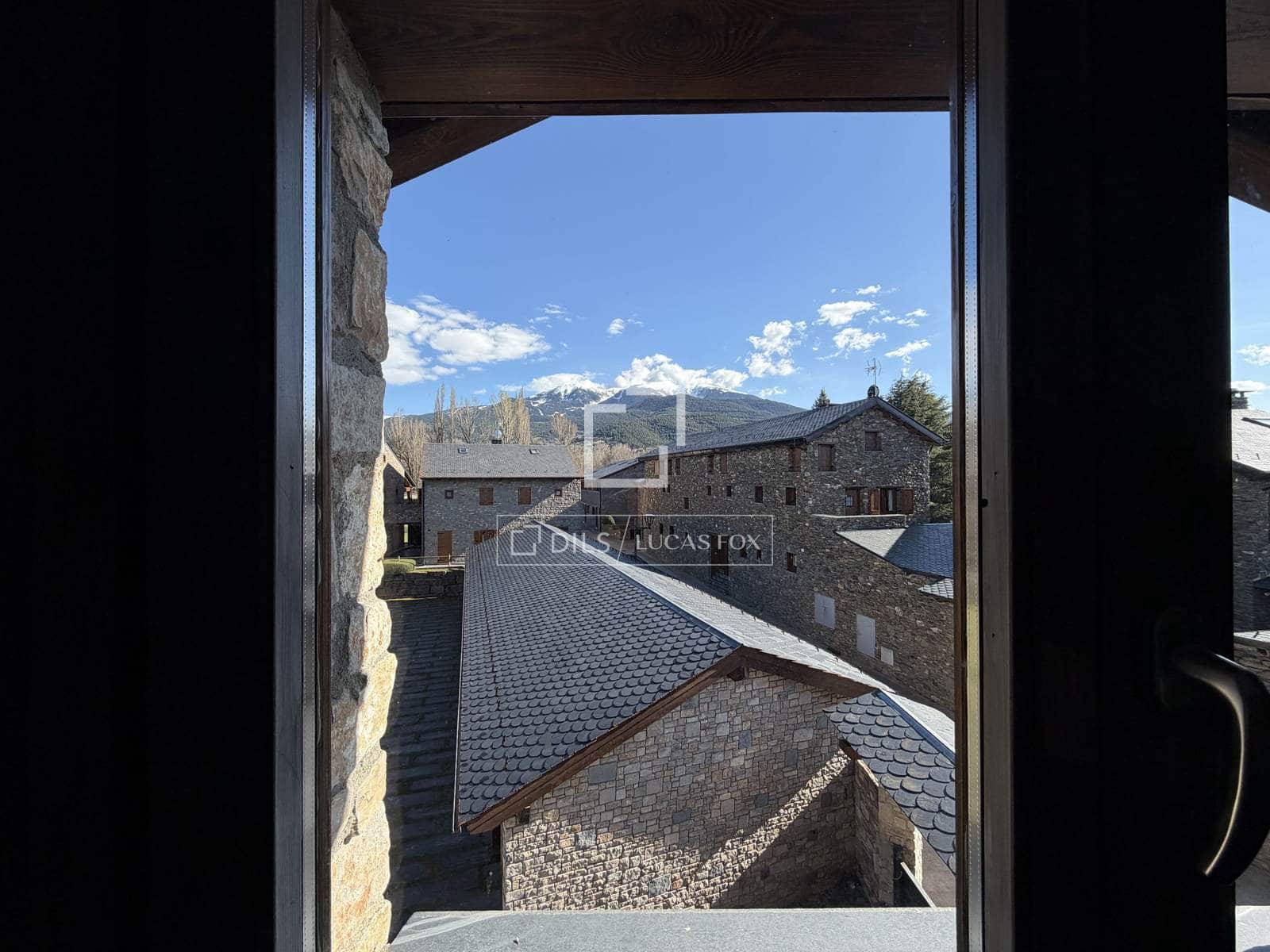 5 soveværelse Villa til salg i Fontanals de Cerdanya med garage - € 710.000 (Ref: 9753493)