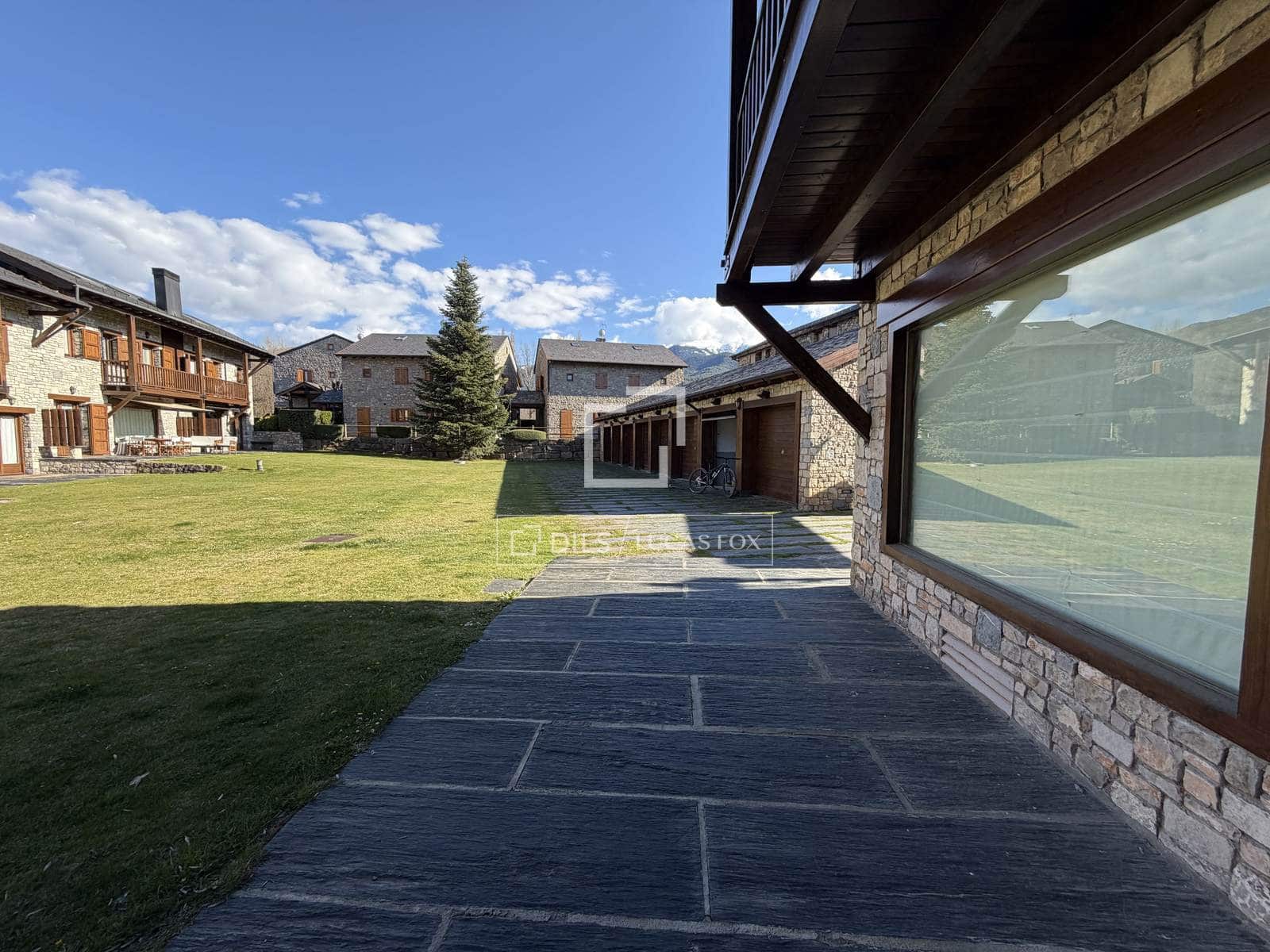 5 soveværelse Villa til salg i Fontanals de Cerdanya med garage - € 710.000 (Ref: 9753493)