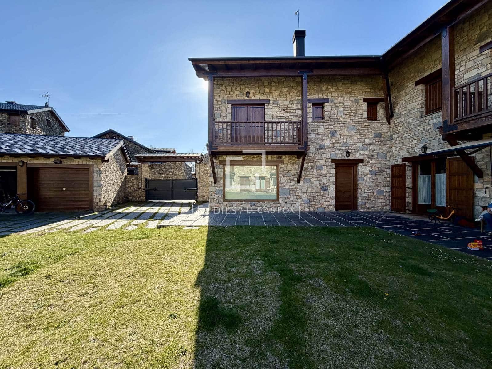5 soveværelse Villa til salg i Fontanals de Cerdanya med garage - € 710.000 (Ref: 9753493)