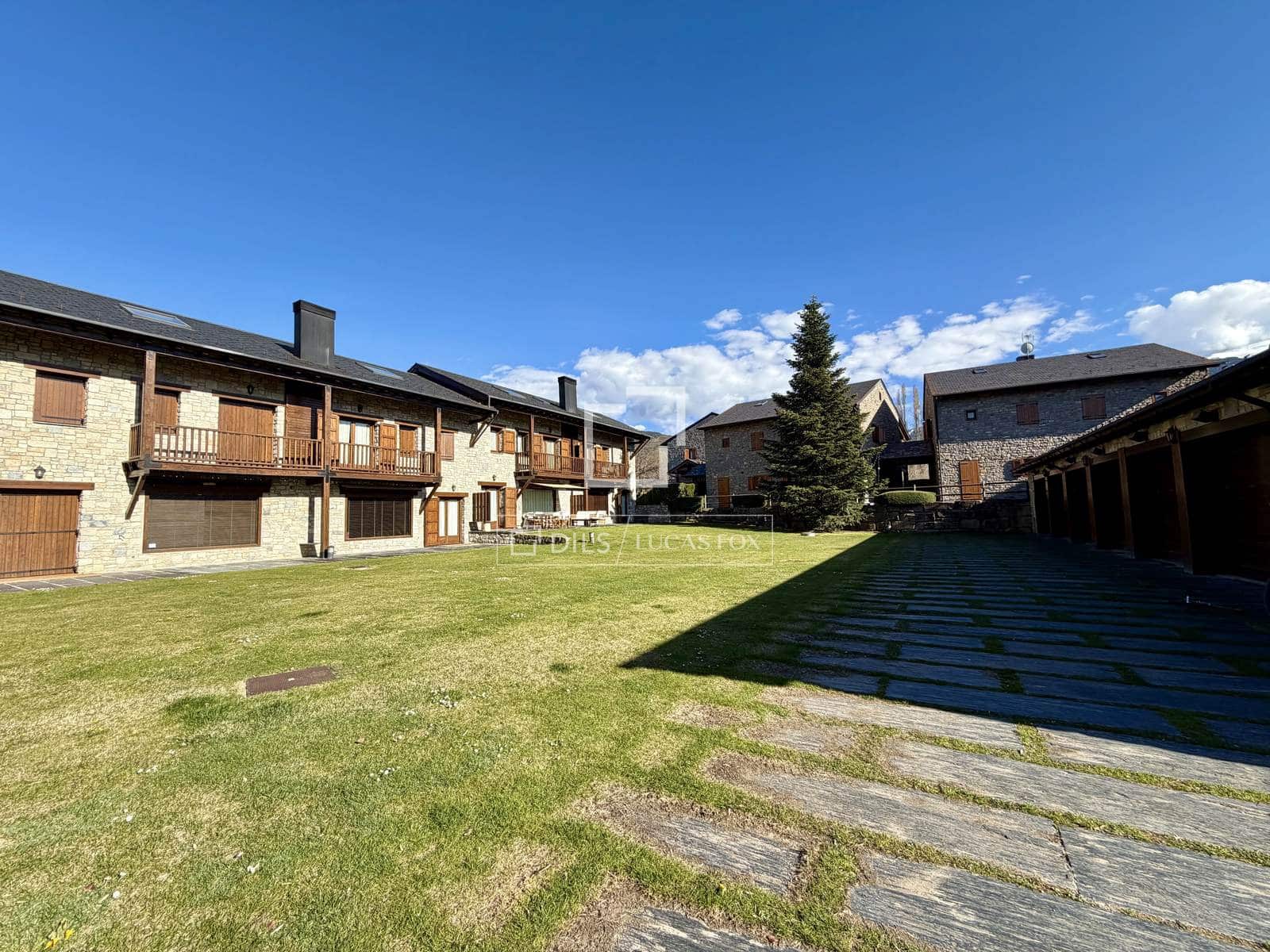 5 soveværelse Villa til salg i Fontanals de Cerdanya med garage - € 710.000 (Ref: 9753493)