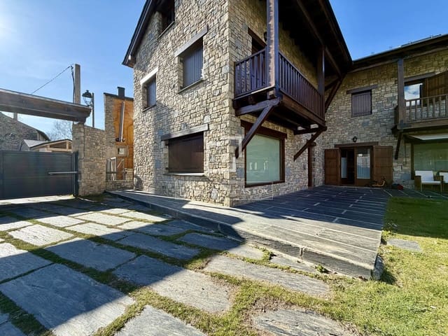 5 slaapkamer Villa te koop in Fontanals de Cerdanya met garage - € 710.000 (Ref: 9753493)