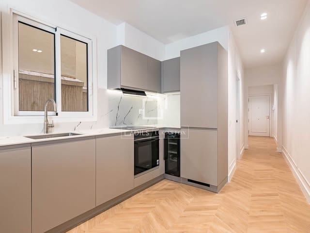 2 soveværelse Lejlighed til salg i Sant Pere, Santa Caterina i La Ribera, Barcelona by med garage - € 629.000 (Ref: 9753562)
