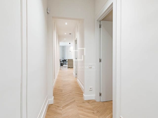 2 soveværelse Lejlighed til salg i Sant Pere, Santa Caterina i La Ribera, Barcelona by med garage - € 647.000 (Ref: 9753562)