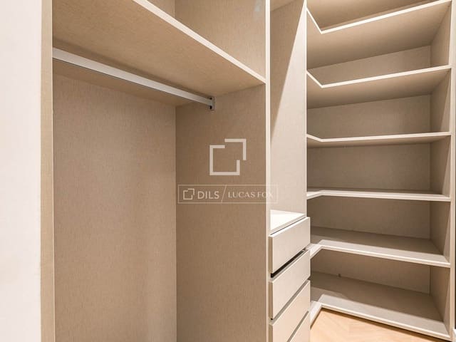 2 soveværelse Lejlighed til salg i Sant Pere, Santa Caterina i La Ribera, Barcelona by med garage - € 647.000 (Ref: 9753562)