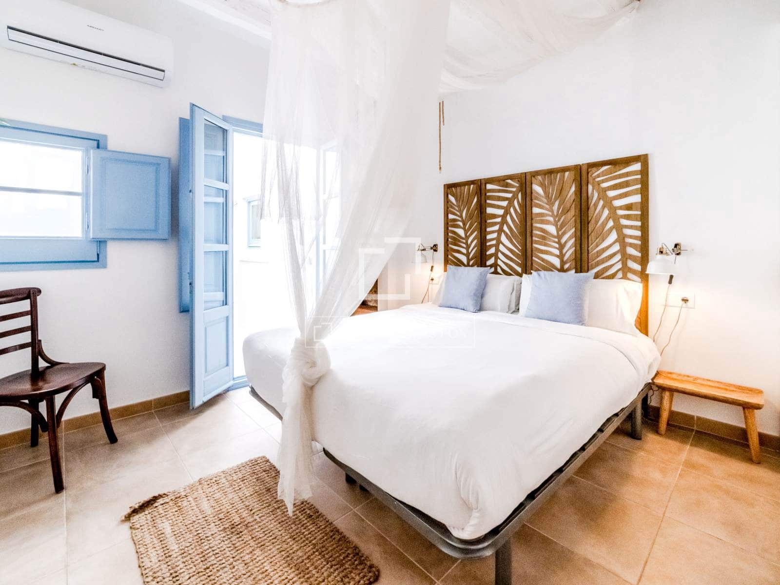 3 bedroom Villa for sale in Sitges - € 1,000,000 (Ref: 9757593)