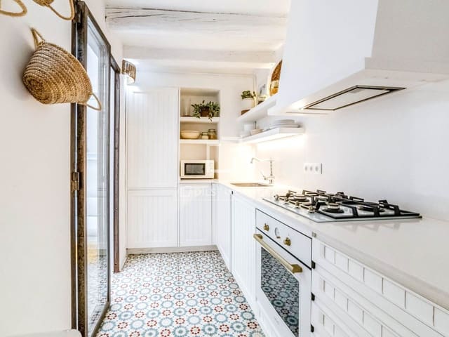 3 bedroom Villa for sale in Sitges - € 1,000,000 (Ref: 9757593)