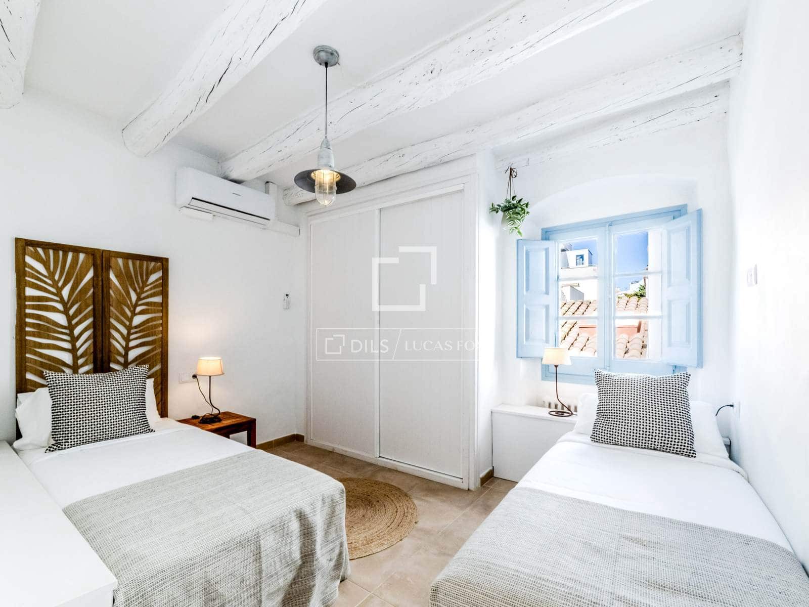 3 bedroom Villa for sale in Sitges - € 1,000,000 (Ref: 9757593)