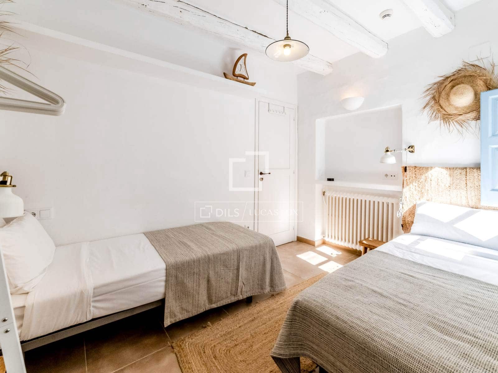 3 bedroom Villa for sale in Sitges - € 1,000,000 (Ref: 9757593)