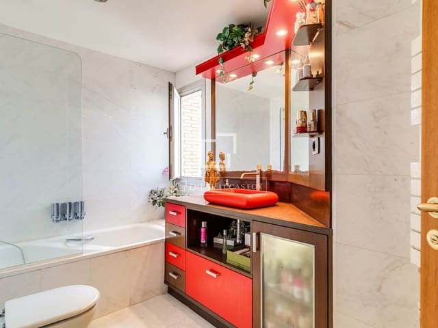 Apartamento de 4 habitaciones en Barcelona ciudad en venta con piscina garaje - 875.000 € (Ref: 9758013)