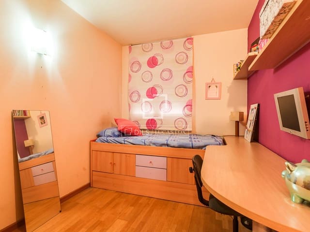 Apartamento de 4 habitaciones en Barcelona ciudad en venta con piscina garaje - 875.000 € (Ref: 9758013)