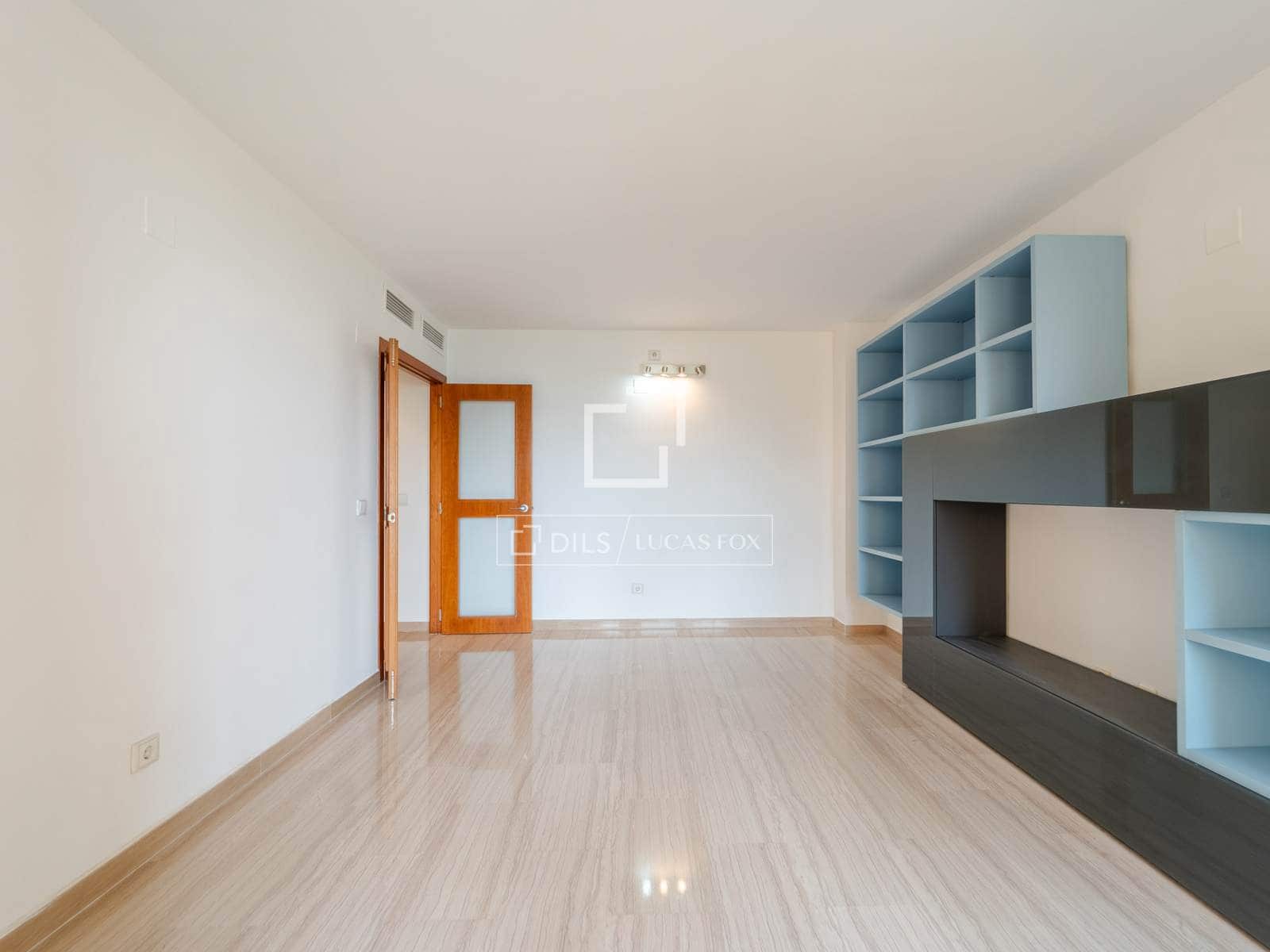 2 soverom Leilighet til salgs i Valencia by med svømmebasseng garasje - € 639 000 (Ref: 9759386)