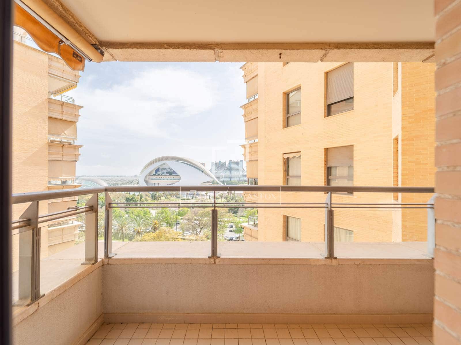 2 soverom Leilighet til salgs i Valencia by med svømmebasseng garasje - € 639 000 (Ref: 9759386)