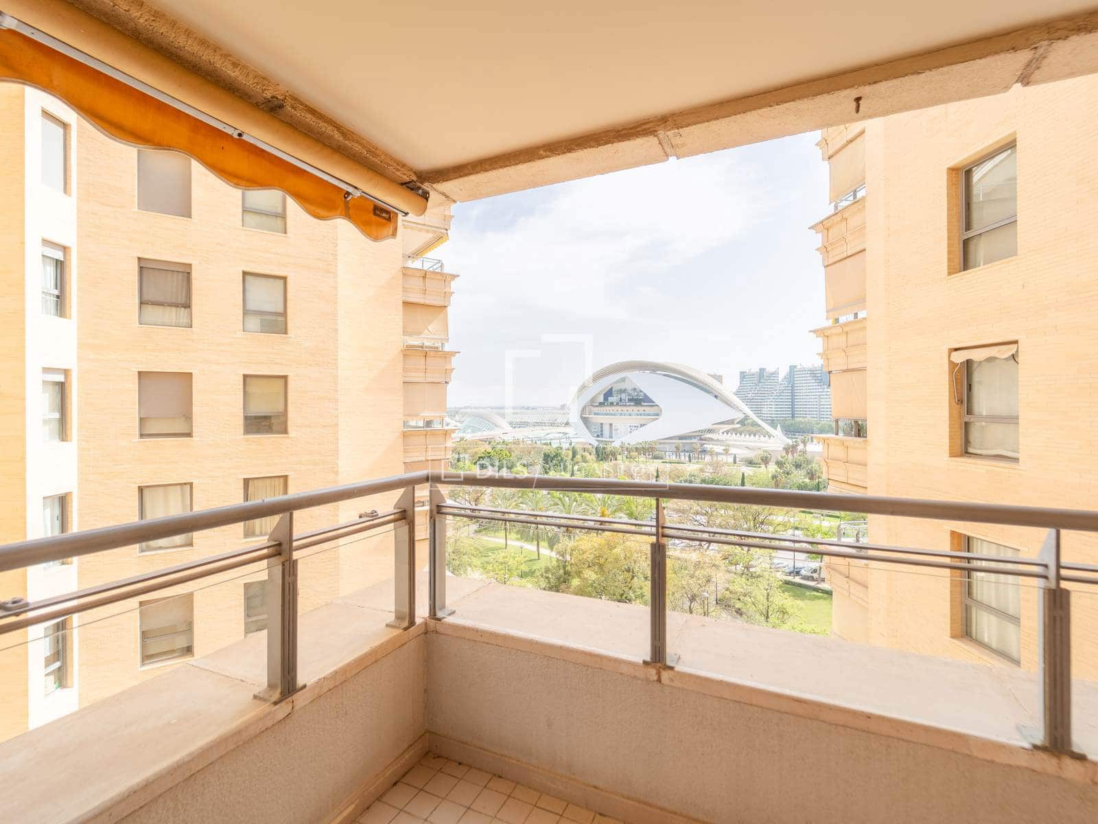 2 soverom Leilighet til salgs i Valencia by med svømmebasseng garasje - € 639 000 (Ref: 9759386)