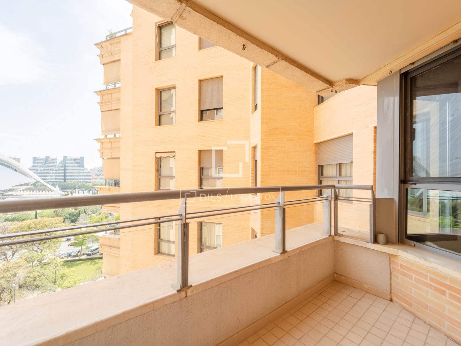 2 soverom Leilighet til salgs i Valencia by med svømmebasseng garasje - € 639 000 (Ref: 9759386)