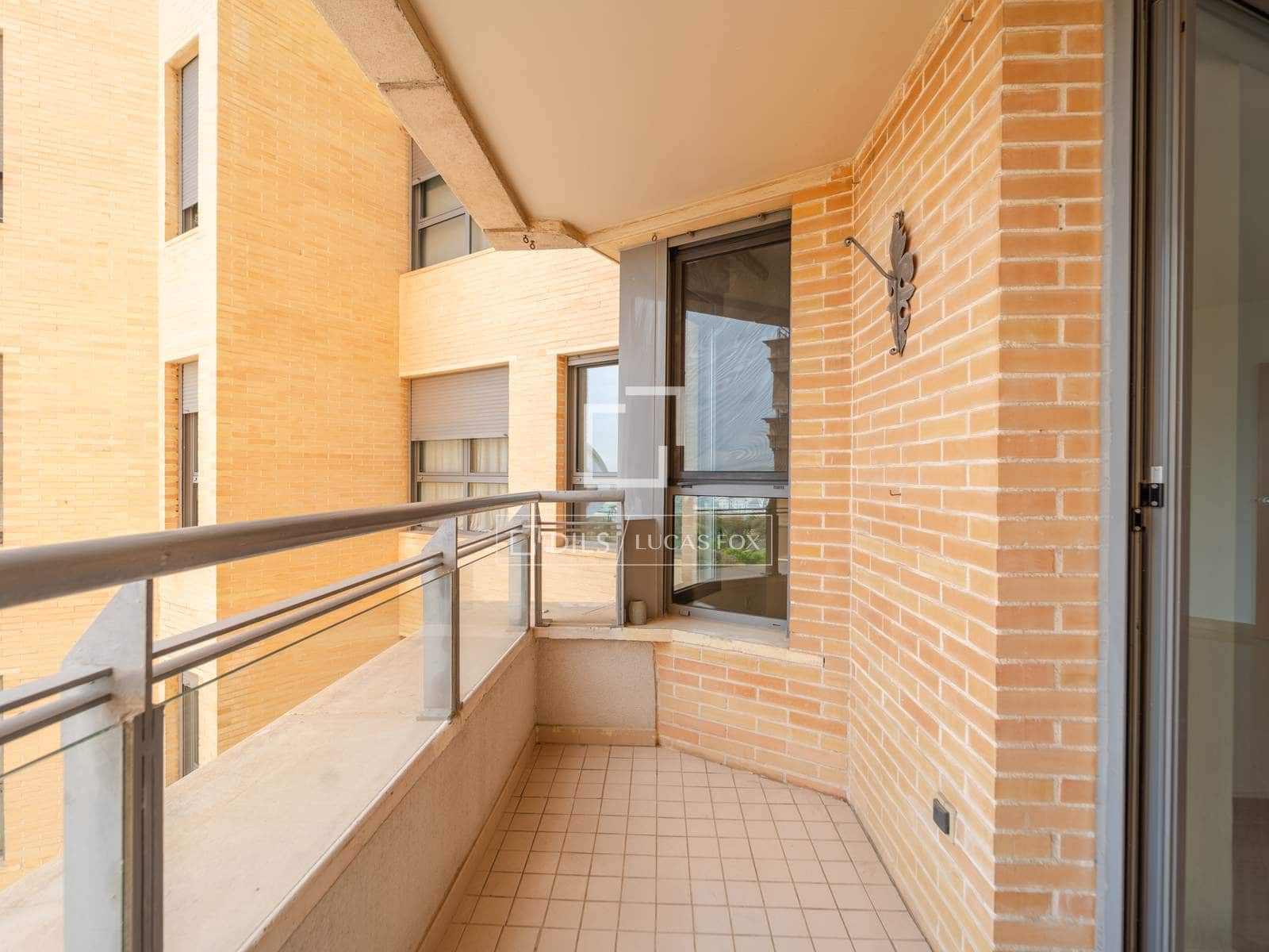 2 soverom Leilighet til salgs i Valencia by med svømmebasseng garasje - € 639 000 (Ref: 9759386)