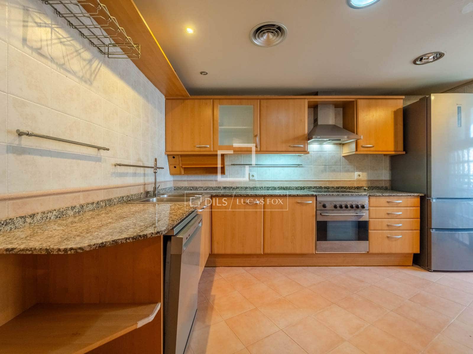 2 soverom Leilighet til salgs i Valencia by med svømmebasseng garasje - € 639 000 (Ref: 9759386)