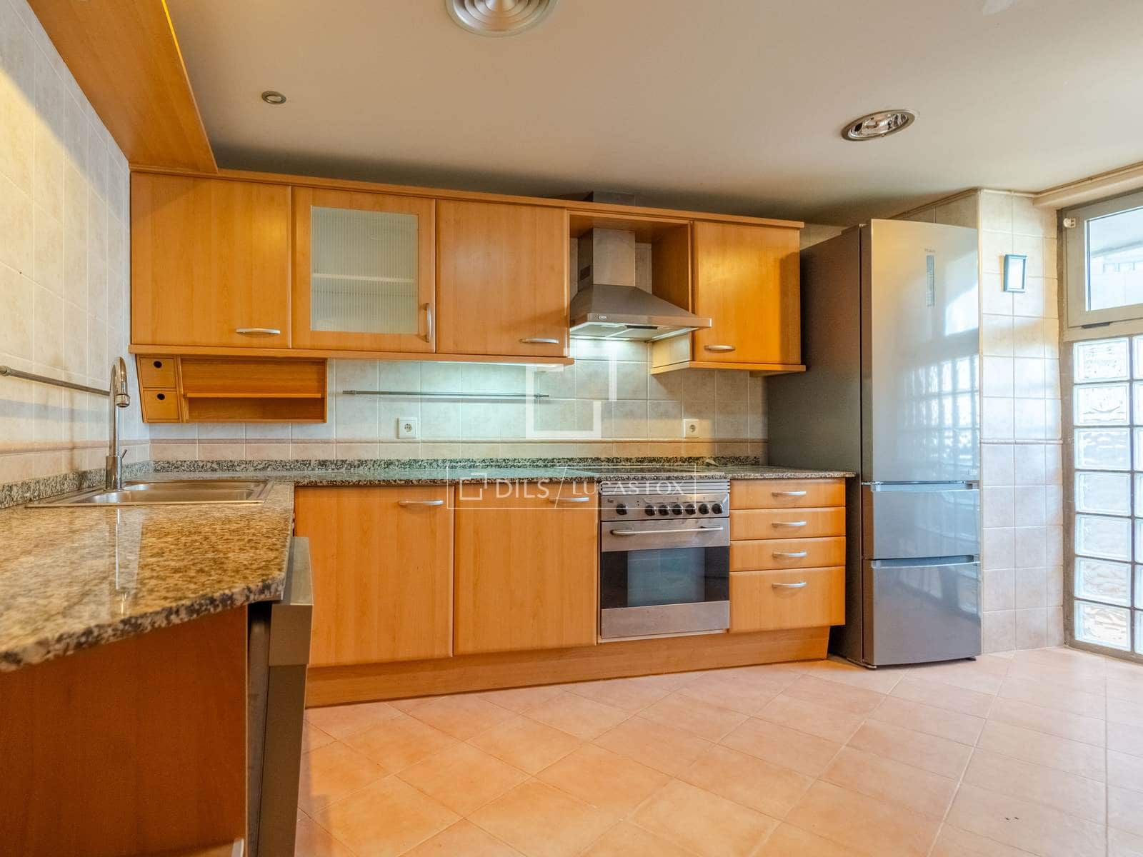 2 soverom Leilighet til salgs i Valencia by med svømmebasseng garasje - € 639 000 (Ref: 9759386)