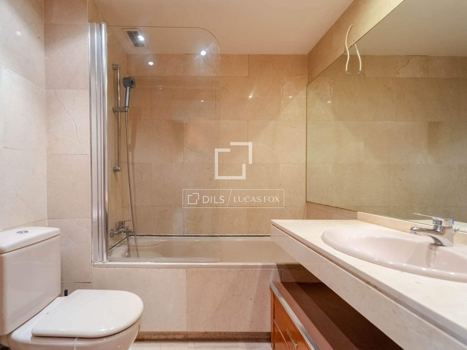 2 soverom Leilighet til salgs i Valencia by med svømmebasseng garasje - € 639 000 (Ref: 9759386)