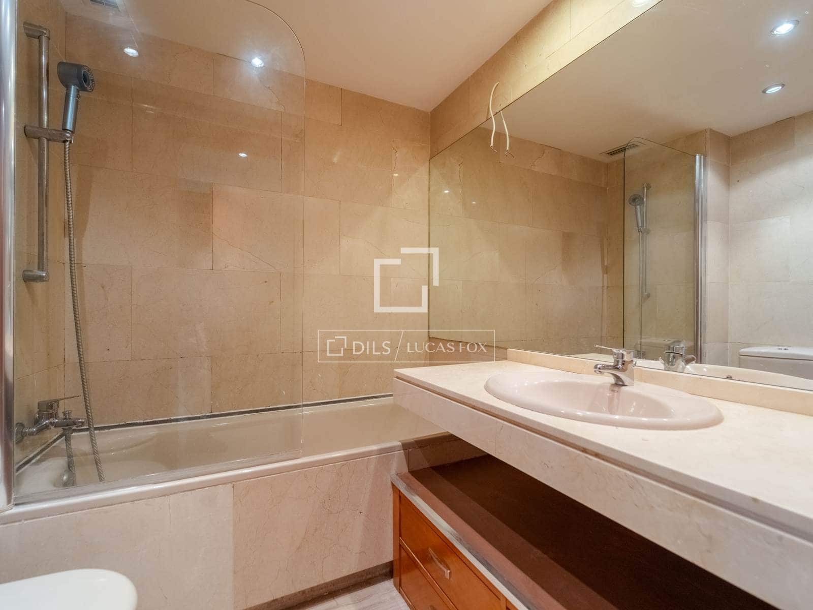 2 soverom Leilighet til salgs i Valencia by med svømmebasseng garasje - € 639 000 (Ref: 9759386)