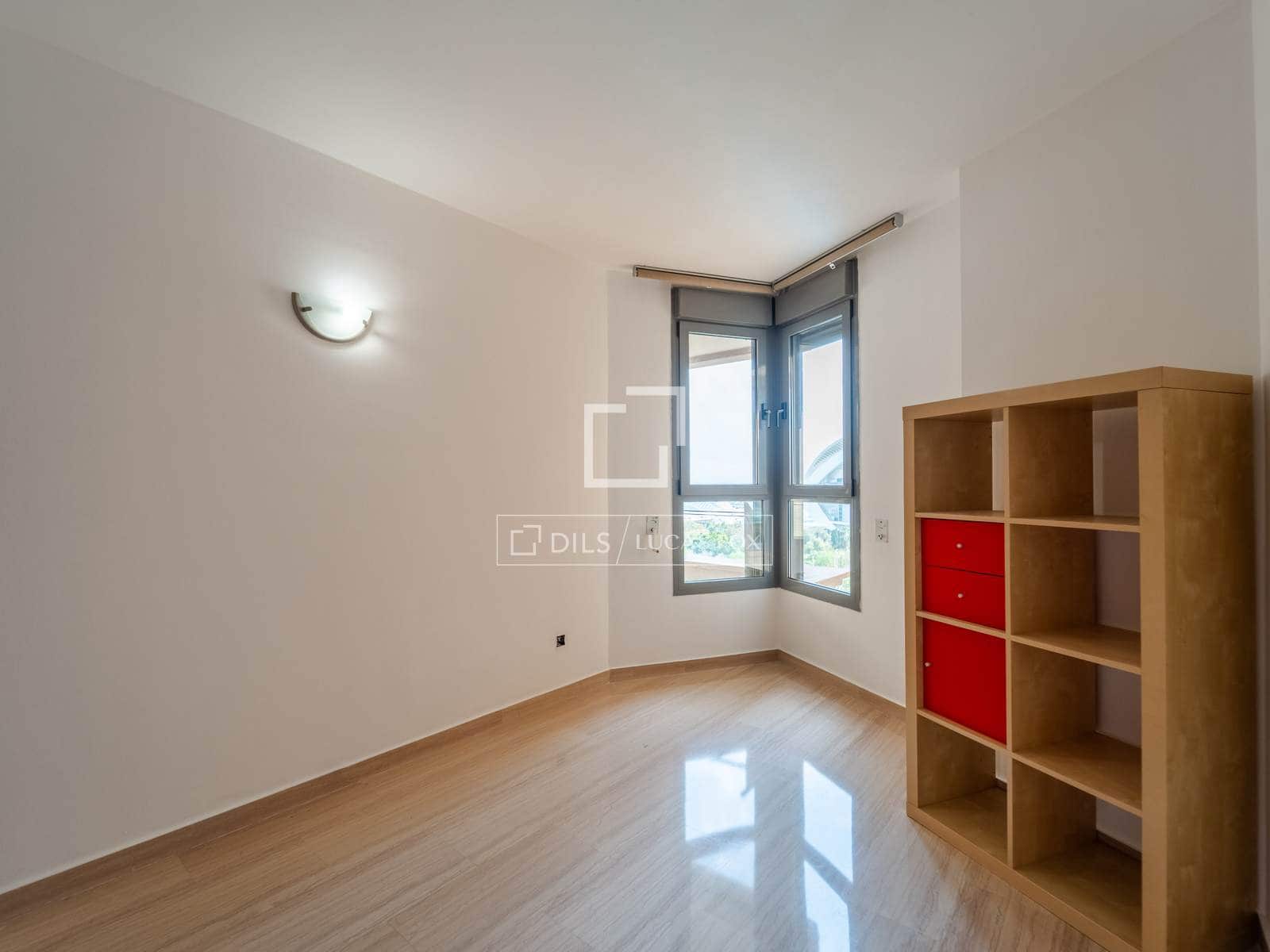 2 soverom Leilighet til salgs i Valencia by med svømmebasseng garasje - € 639 000 (Ref: 9759386)