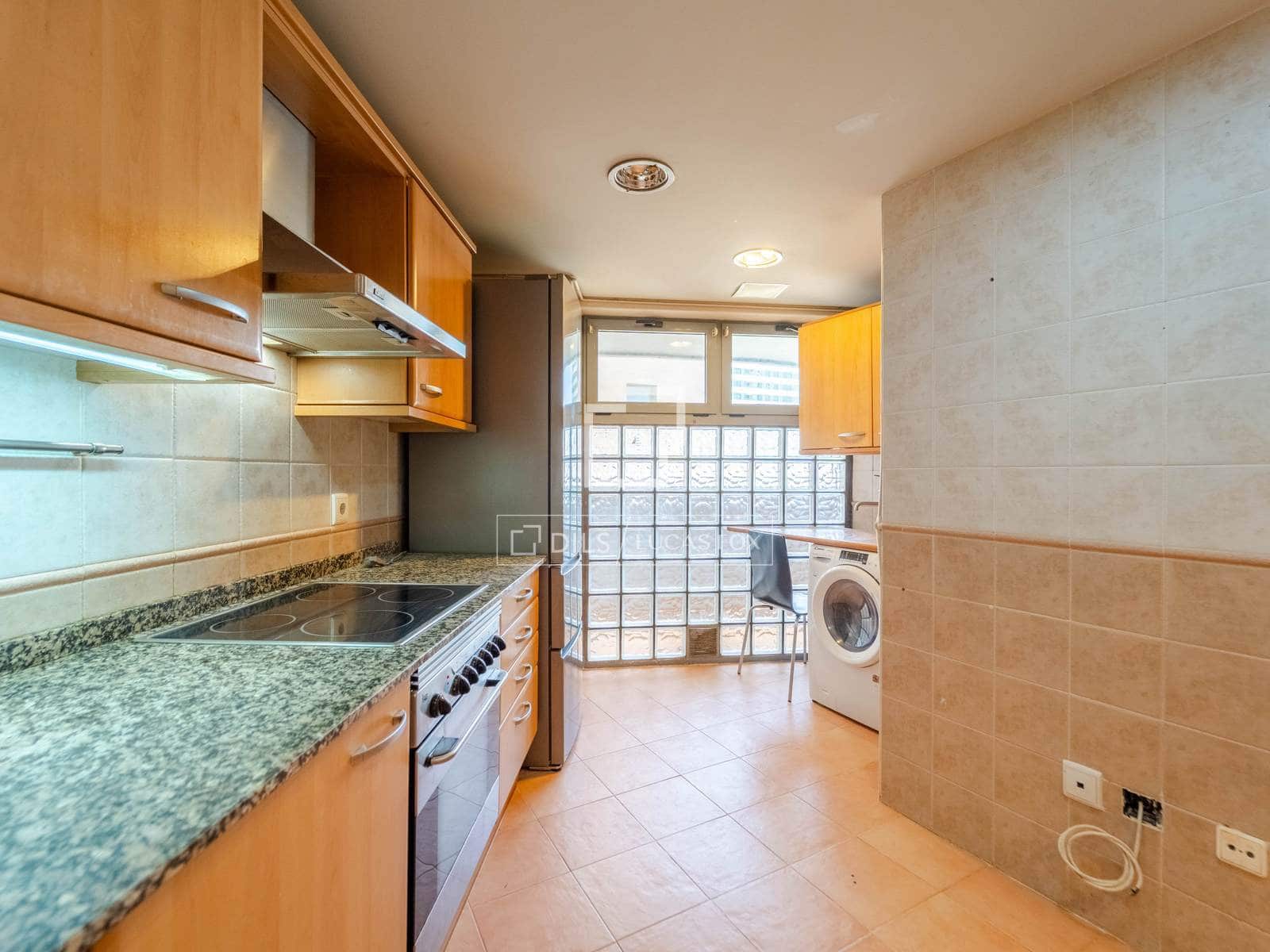 2 soverom Leilighet til salgs i Valencia by med svømmebasseng garasje - € 639 000 (Ref: 9759386)