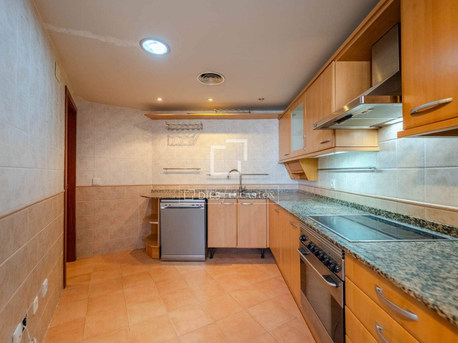 2 soverom Leilighet til salgs i Valencia by med svømmebasseng garasje - € 639 000 (Ref: 9759386)