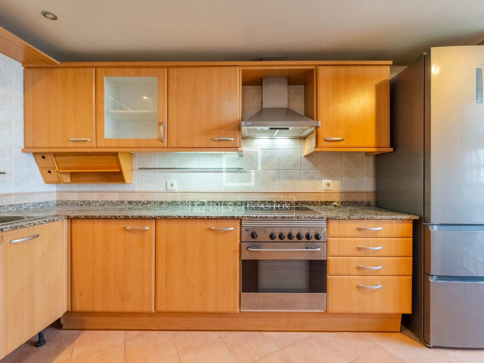 2 soverom Leilighet til salgs i Valencia by med svømmebasseng garasje - € 639 000 (Ref: 9759386)