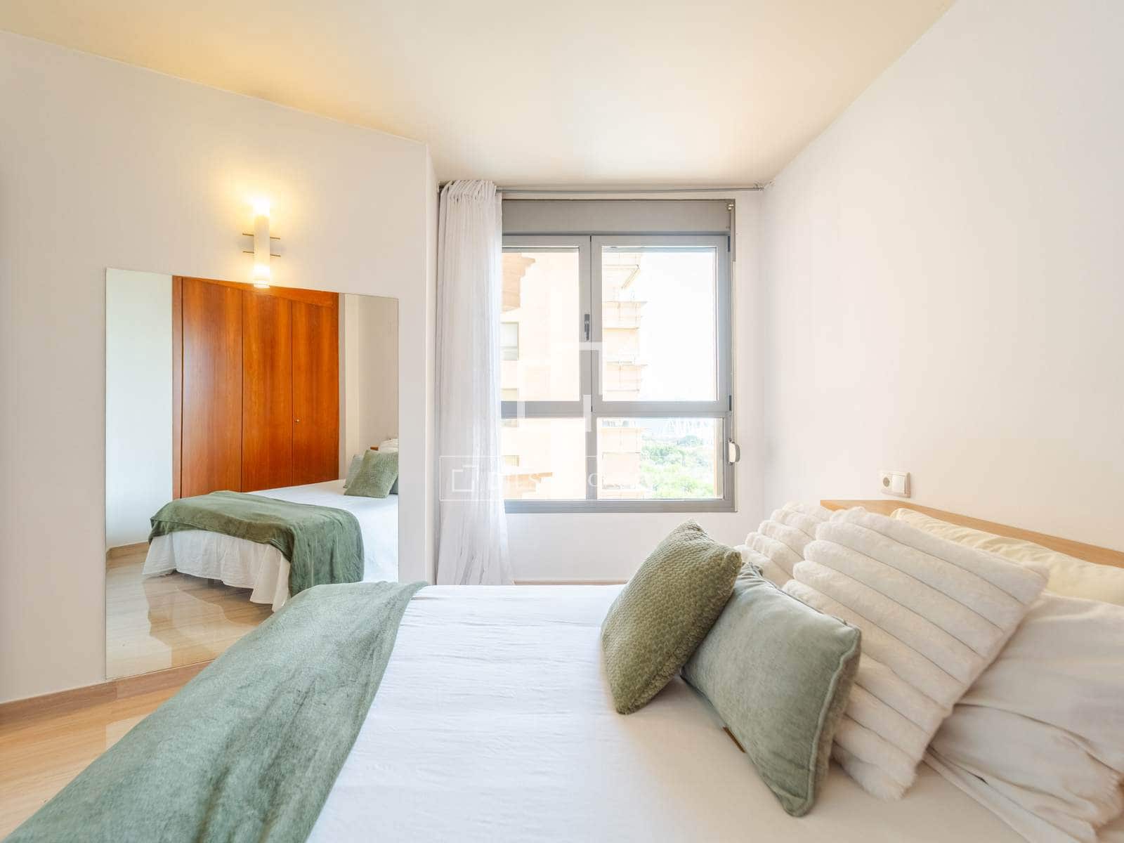 2 soverom Leilighet til salgs i Valencia by med svømmebasseng garasje - € 639 000 (Ref: 9759386)