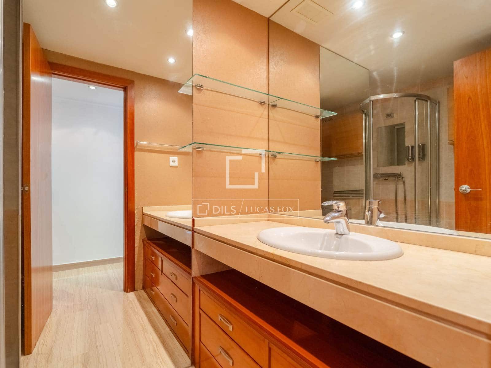 2 soverom Leilighet til salgs i Valencia by med svømmebasseng garasje - € 639 000 (Ref: 9759386)