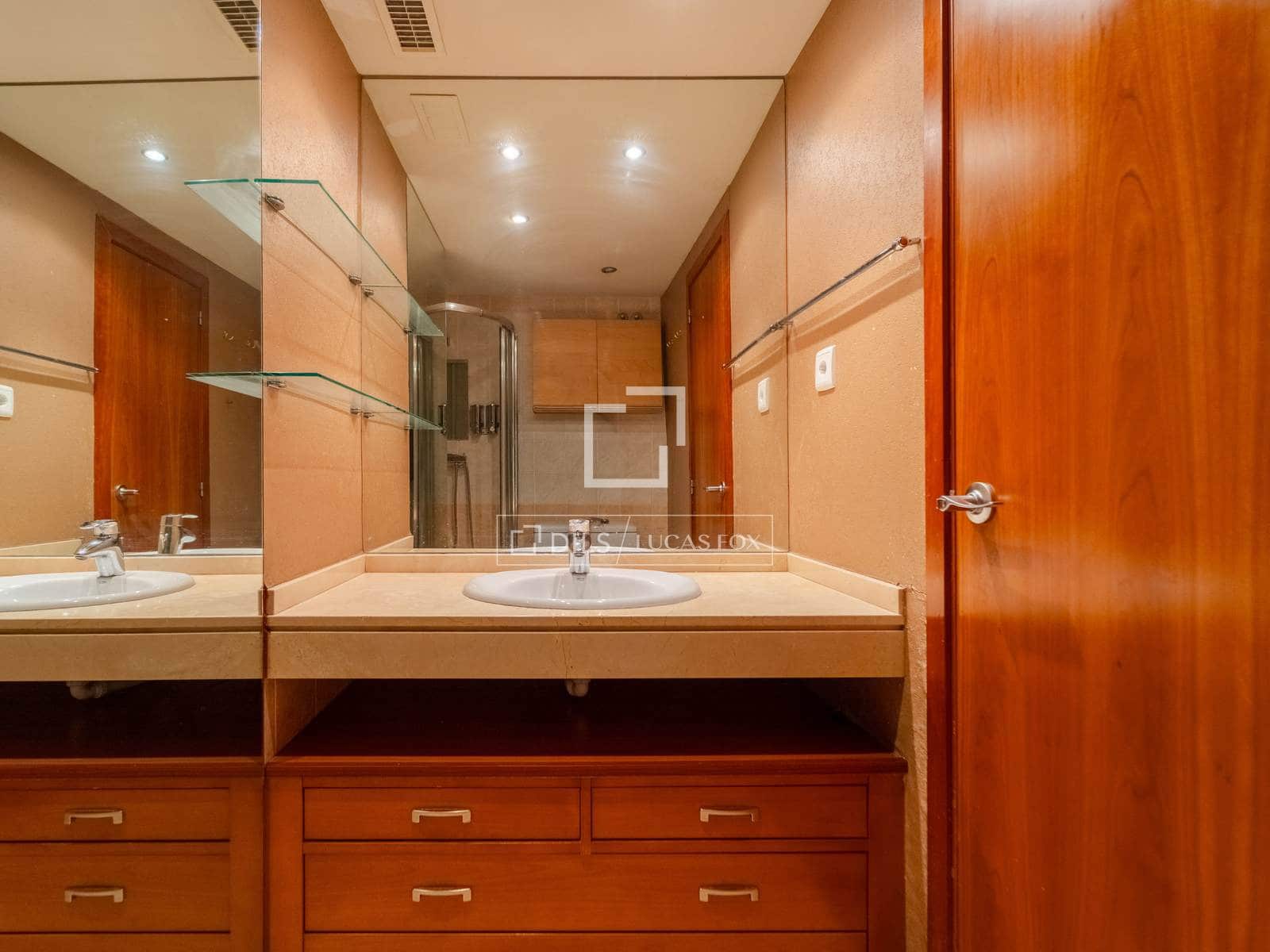 2 soverom Leilighet til salgs i Valencia by med svømmebasseng garasje - € 639 000 (Ref: 9759386)