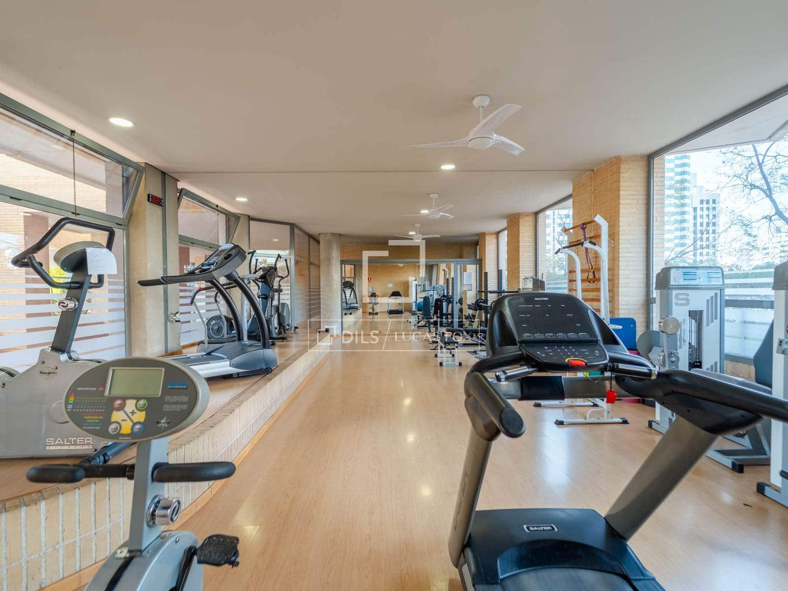 2 soverom Leilighet til salgs i Valencia by med svømmebasseng garasje - € 639 000 (Ref: 9759386)