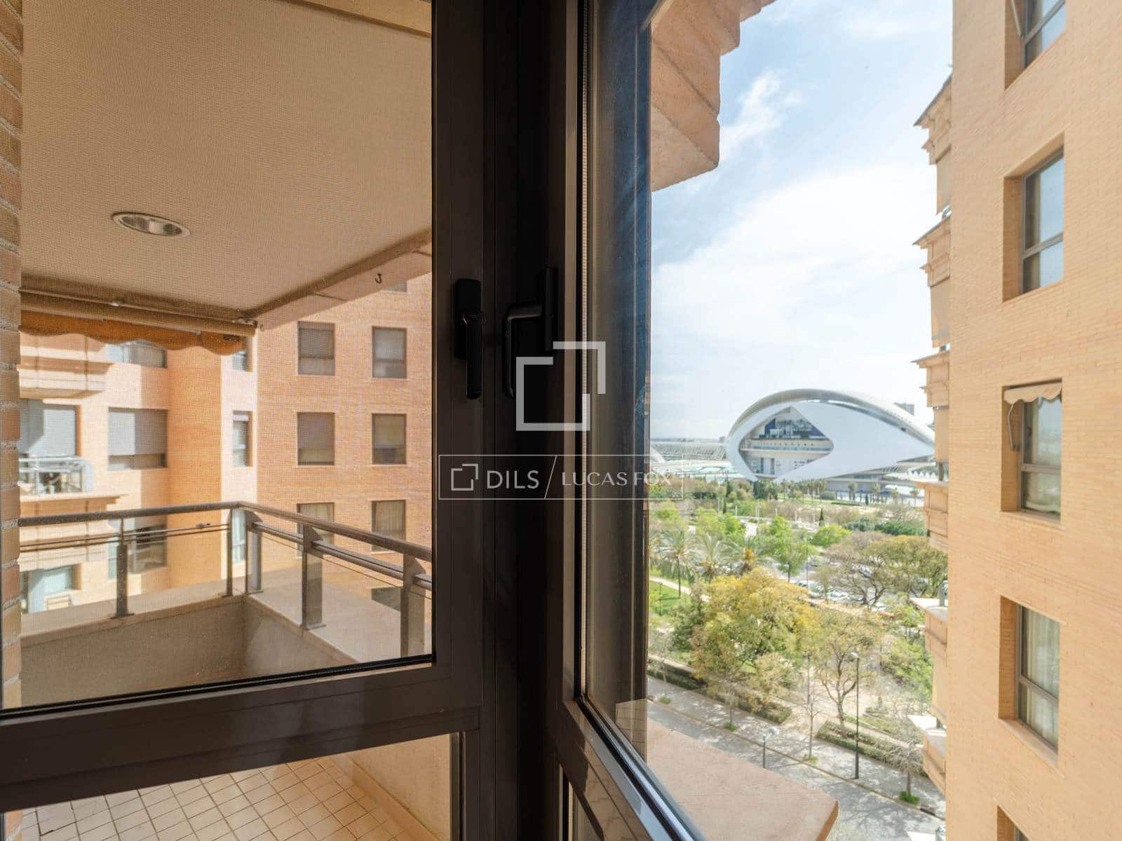 2 soverom Leilighet til salgs i Valencia by med svømmebasseng garasje - € 639 000 (Ref: 9759386)