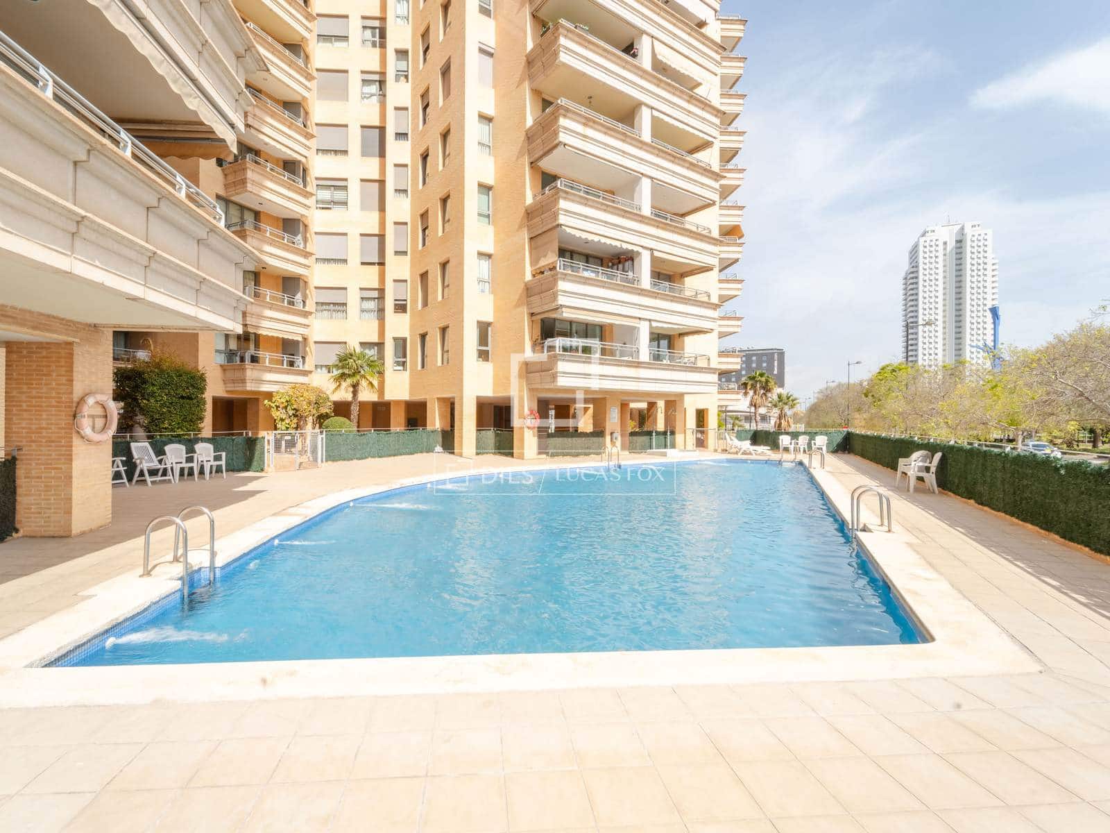 2 soverom Leilighet til salgs i Valencia by med svømmebasseng garasje - € 639 000 (Ref: 9759386)