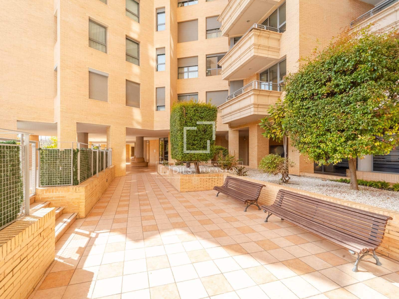 2 soverom Leilighet til salgs i Valencia by med svømmebasseng garasje - € 639 000 (Ref: 9759386)