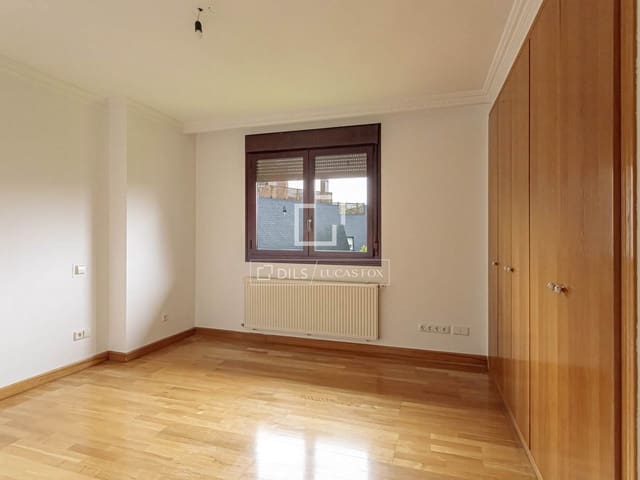3 quarto Apartamento para arrendar em Majadahonda com piscina garagem - 2 300 € (Ref: 9759597)