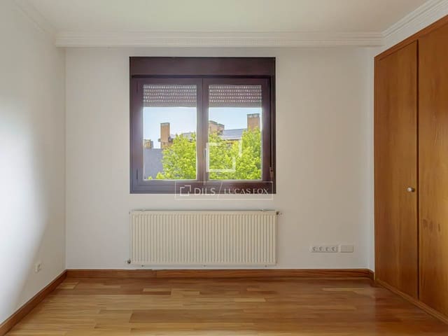 3 quarto Apartamento para arrendar em Majadahonda com piscina garagem - 2 300 € (Ref: 9759597)